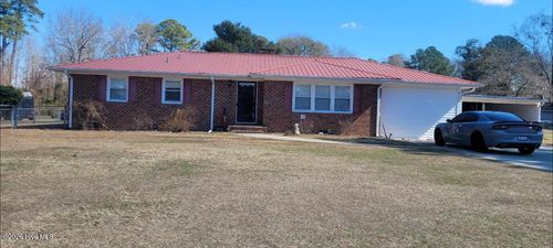 2111 Westwood Dr, Kinston, NC, 28504-8056 | Card Image