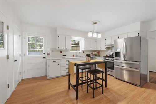 825 E 75th St, Kansas City, MO, 64131-1657 | Card Image