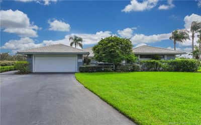 4813 Sw Aberdeen Circle, House other with 3 bedrooms, 2 bathrooms and 2 parking in Palm City FL | Image 3