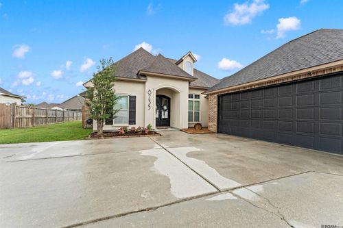 8735 Sandpiper St, Denham Springs, LA, 70706-8641 | Card Image