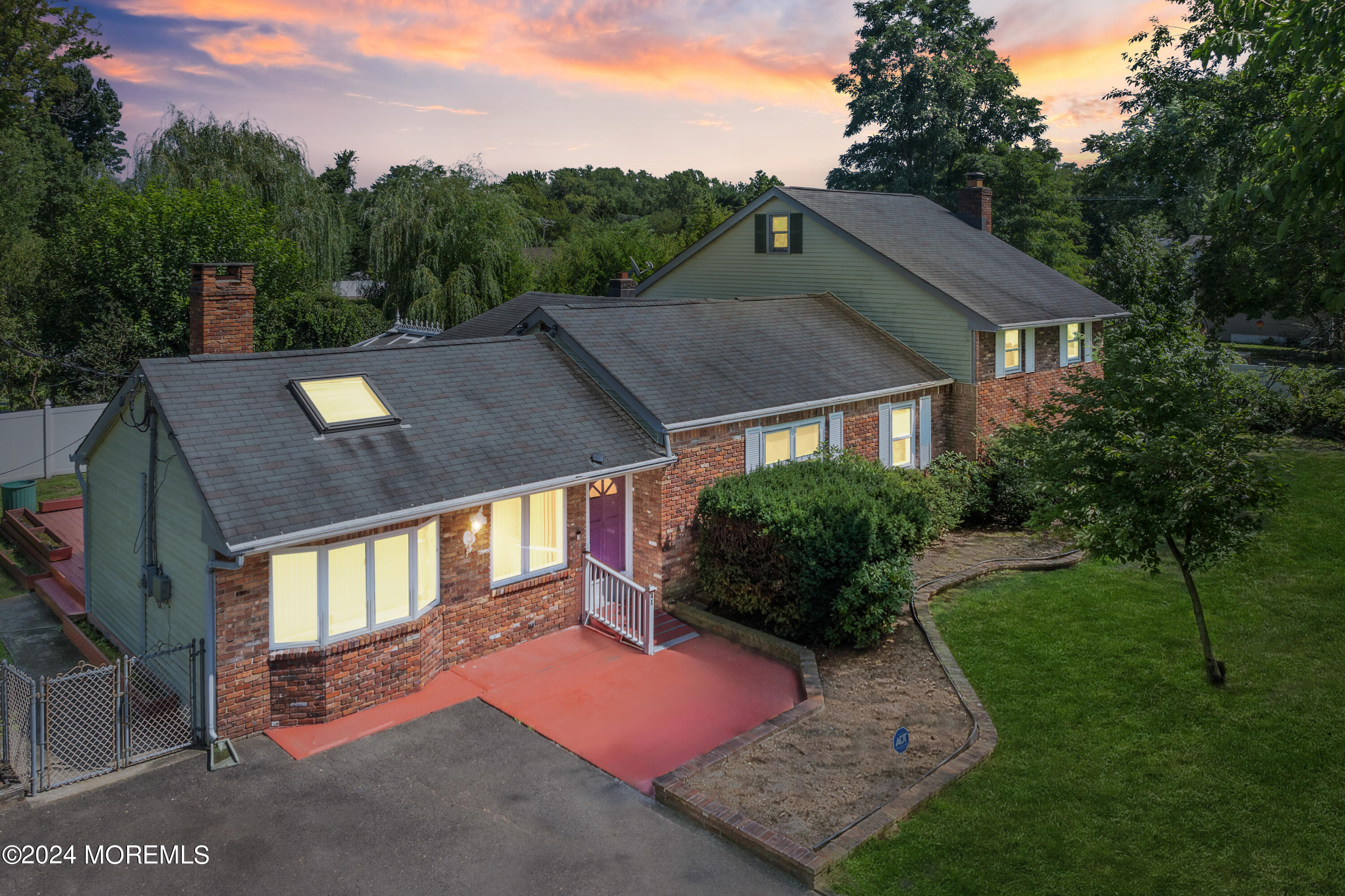 Kelly St, North Middletown, NJ 07748