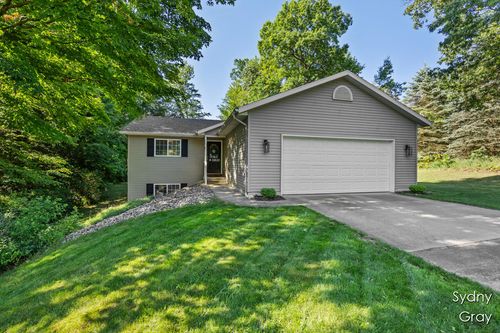 11200 Ivory Valley Dr, Rockford, MI, 49341-7996 | Card Image