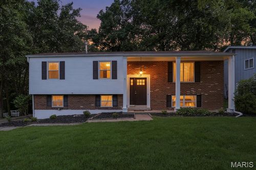 205 Morewood Dr, Manchester, MO, 63011-3910 | Card Image