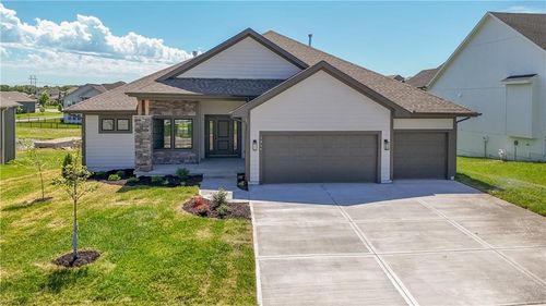 24615 W 60th Ter, Shawnee, KS, 66226-5200 | Card Image