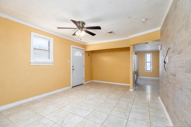 13934 N Interstate 35, House other with 3 bedrooms, 1 bathrooms and null parking in Moore TX | Image 9