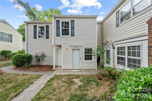8521 Castle Pine Ct, Charlotte, NC, 28226-4693 | Card Image