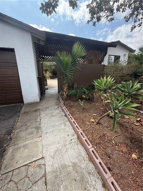 7663 Willis Ave, Van Nuys, CA, 91405-1226 | Card Image