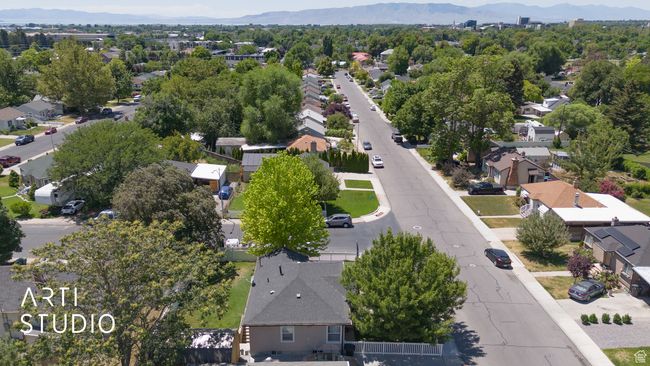 Aerial view of residential area featuring mountains | Image 20