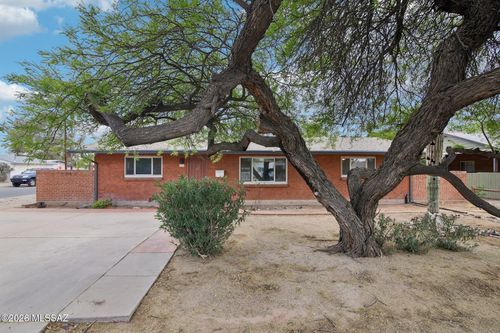 2558 E Glenn Street, Tucson, AZ, 85716 | Card Image