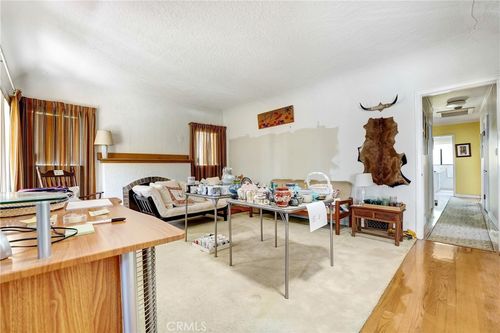 2589 E Villa St, Pasadena, CA, 91107-2610 | Card Image