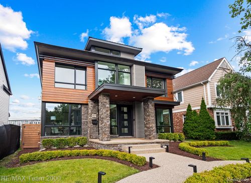 927 Ann St, Birmingham, MI, 48009-1743 | Card Image