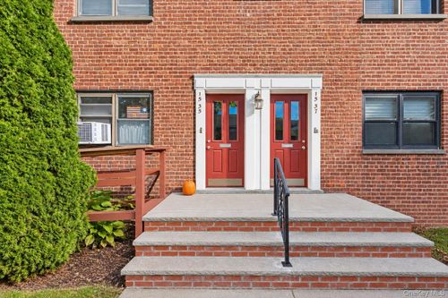 6-160-15-35 160 Street, New York, NY, 11357 | Card Image