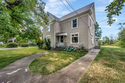 385 Bloomfield Main St, Prince Edward, ON, K0K1G0 | Card Image