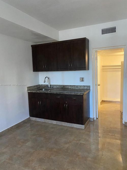 2208-26 Diplomat Pkwy, Hallandale Beach, FL, 33009-3721 | Card Image