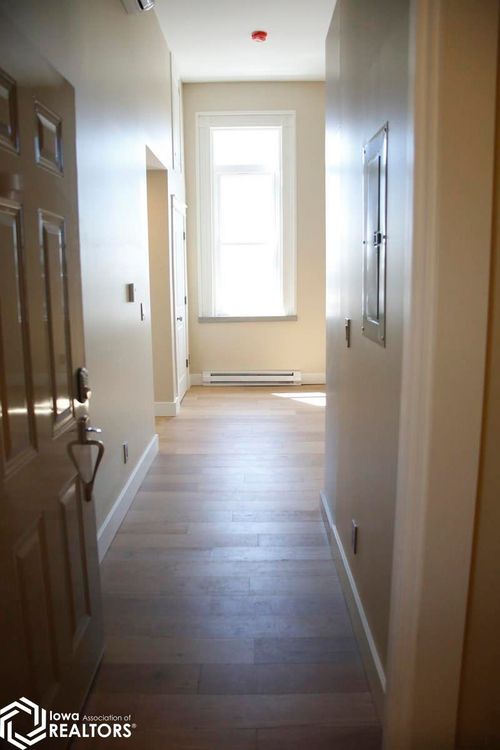 apt-302-51 E Broadway Ave, Fairfield, IA, 52556-3261 | Card Image