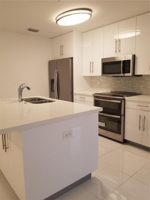 apt-103-2651 Ne 212th Ter, Aventura, FL, 33180-1145 | Card Image