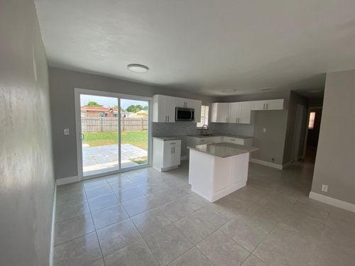 2021 Wellington Rd, West Palm Beach, FL, 33409-6323 | Card Image