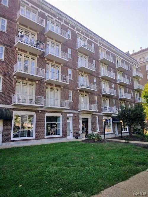 406-5316 Pershing Ave, Saint Louis, MO, 63112-1746 | Card Image