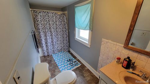 135 Handley St, Imlay City, MI, 48444-1050 | Card Image