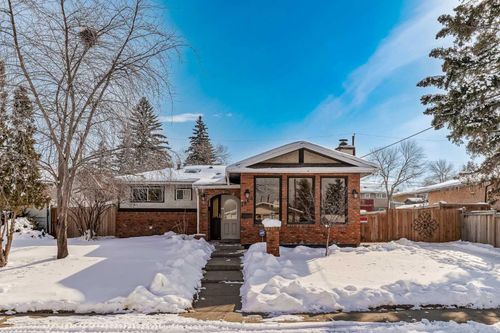 1968 Cottonwood Crescent Se, Home with 4 bedrooms, 2 bathrooms and 4 parking in Calgary AB | Card Image