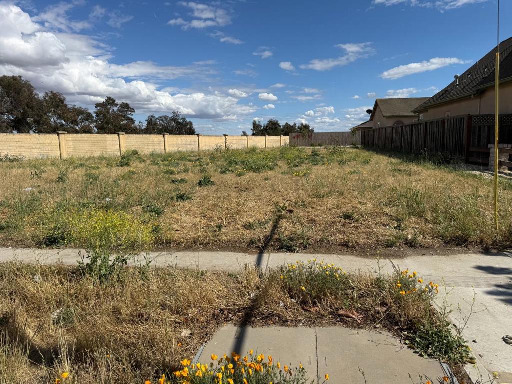 Land in Greenfield 3