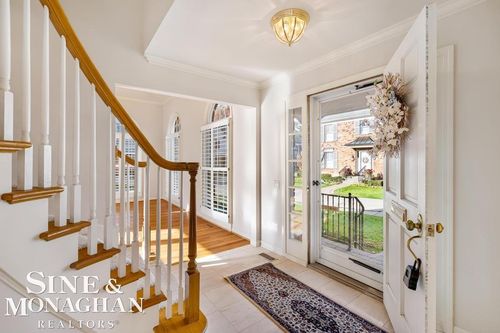 926 Lochmoor Pl, Grosse Pointe Woods, MI, 48236-1481 | Card Image