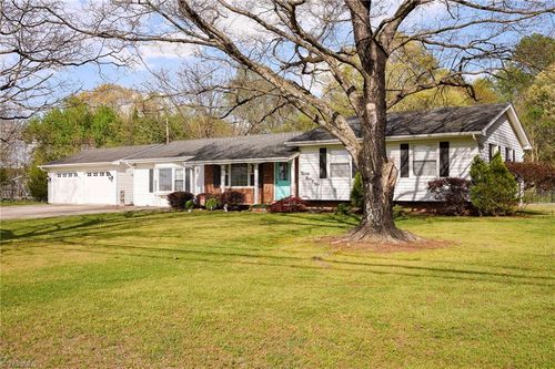 2305 Pine Meadow Dr, Kernersville, NC, 27284-7702 | Card Image