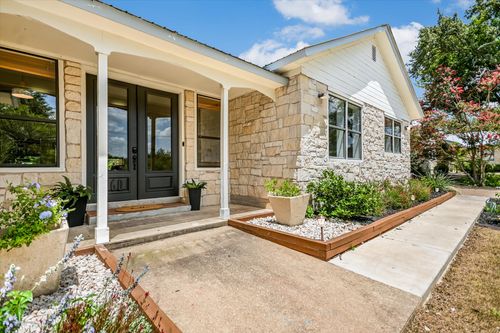 160 Donna Dr, Wimberley, TX, 78676-4913 | Card Image