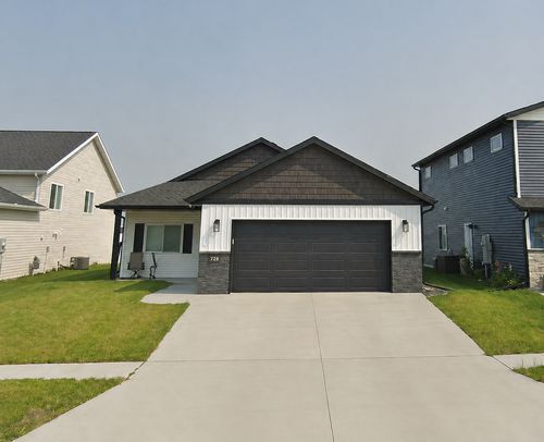 728 1st Ave, Horace, ND, 58047-5500 | Card Image