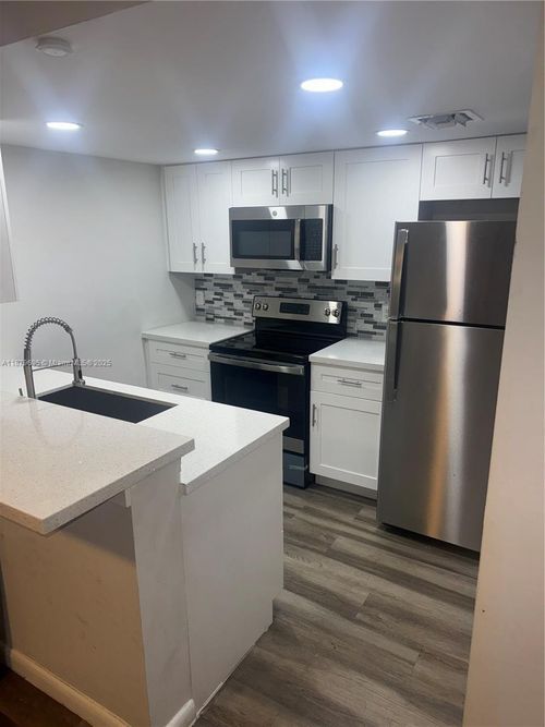 3183-3183 Coral Lake Dr, Coral Springs, FL, 33065-4657 | Card Image