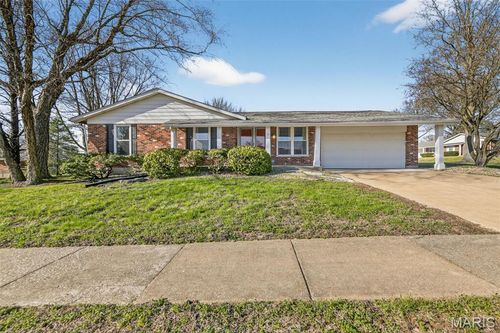 3937 Argonne Forest Dr, Florissant, MO, 63034-2416 | Card Image