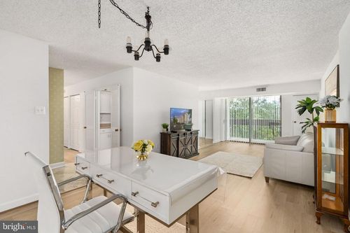 apt-506-5300 Holmes Run Pkwy, ALEXANDRIA, VA, 22304-2839 | Card Image