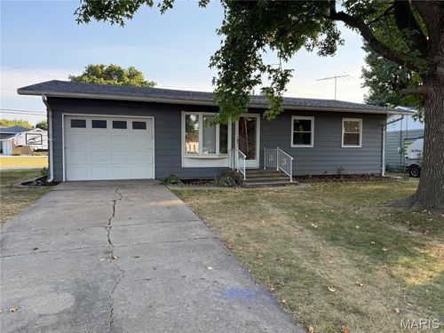 204 Northmoor Dr, Jerseyville, IL, 62052-1035 | Card Image
