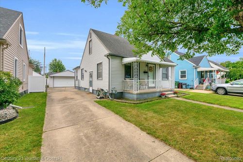 13521 Castle St, Southgate, MI, 48195-1177 | Card Image