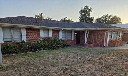 1917 E 11th St, Ada, OK, 74820-7004 | Card Image