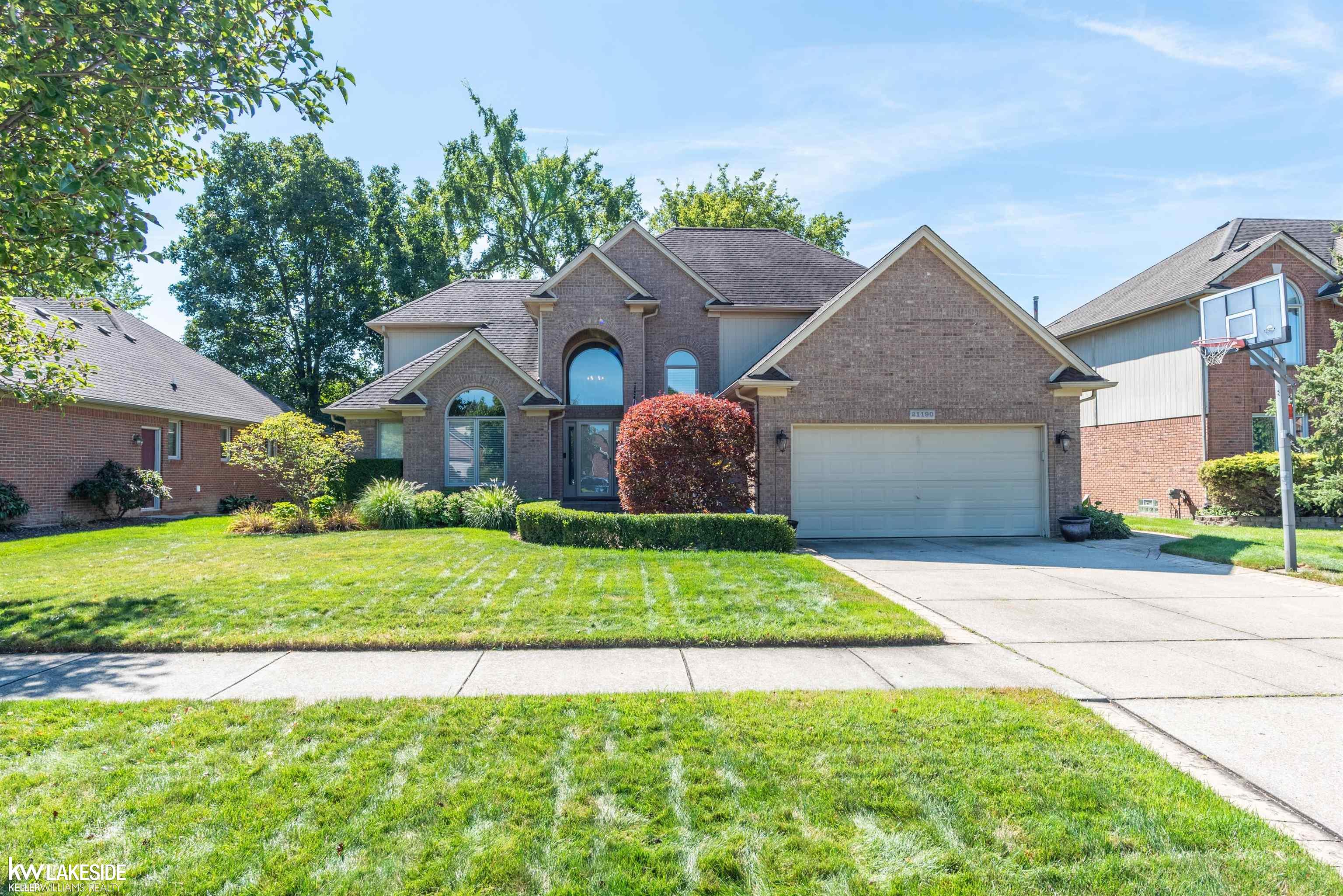 Vesper Dr, Macomb, MI 48044
