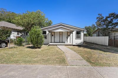 View of front of property with a front lawn | Image 1