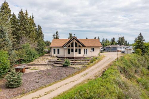 126 4th Street, Leslieville, AB, T0M1H0 | Card Image