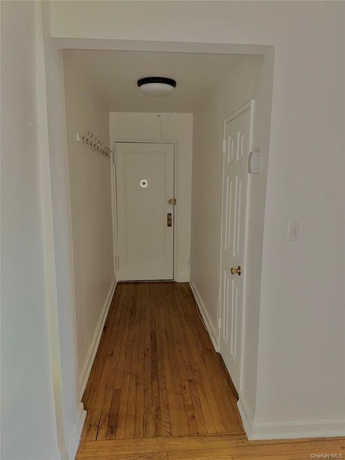 apt-3g-2090 Barnes Ave, Bronx, NY, 10462-2622 | Card Image