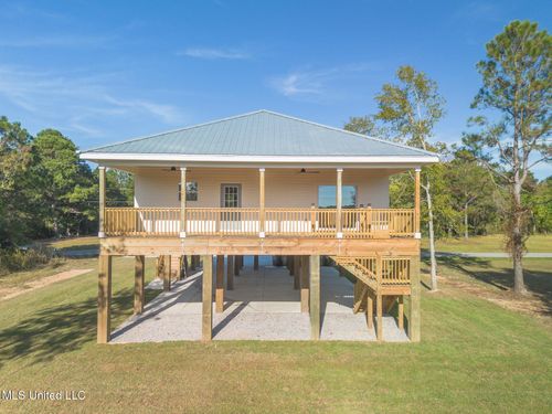 233 Farrar Ln, Waveland, MS, 39576-4036 | Card Image