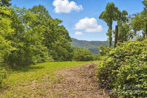 75-000 Silverglen Way, Hendersonville, NC, 28792 | Card Image