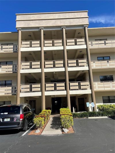 404 - 6070 80th Street N, Condo with 2 bedrooms, 2 bathrooms and null parking in St Petersburg FL | Image 1