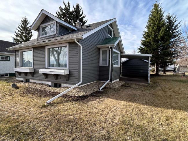 5003 56 Avenue, Home with 4 bedrooms, 1 bathrooms and 3 parking in Ponoka AB | Image 3