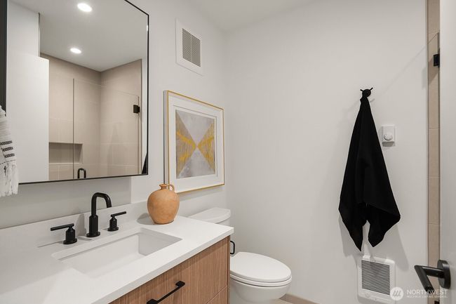 B - 2236 Fairview Ave E, Townhouse with 3 bedrooms, 4 bathrooms and null parking in Seattle WA | Image 13