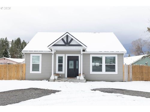 606 2nd St, Cove, OR, 97824-8702 | Card Image