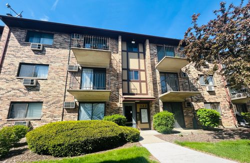e-322 Klein Creek Ct, Carol Stream, IL, 60188-3704 | Card Image