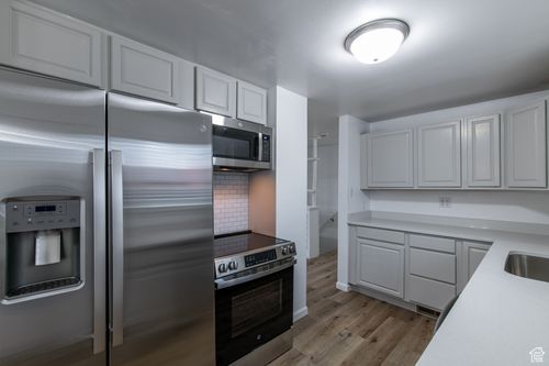 1522 240, Orem, UT, 84058-7610 | Card Image
