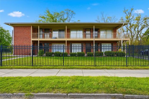 9439 Chalmers St, Detroit, MI, 48213-1957 | Card Image