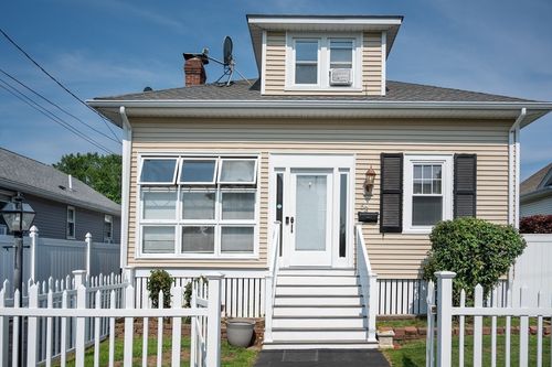 63 Campbell St, Quincy, MA, 02169-1418 | Card Image