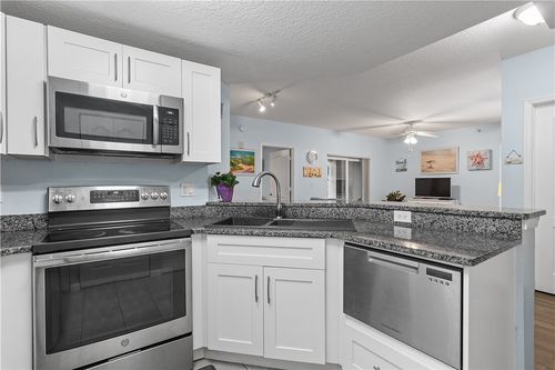 apt-i102-5095 Fairways Cir, Vero Beach, FL, 32967-7434 | Card Image